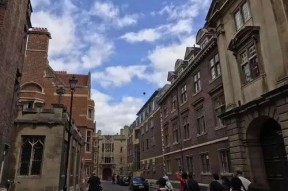 英国旅游搞笑节目,跟随搞笑节目探索英伦风趣之旅